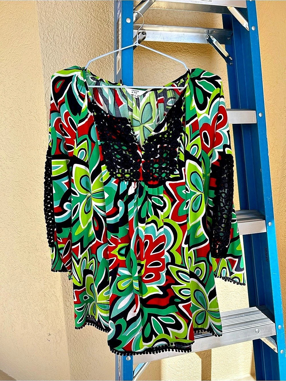 Crown & Ivy Floral Blouse Green & Red Large Like New